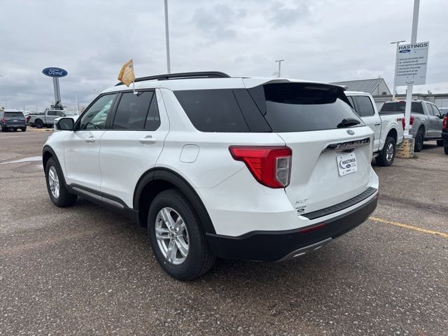 Certified 2022 Ford Explorer XLT w/ Equipment Group 202A AWD/4WD image 3