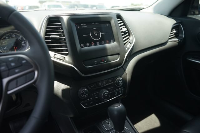 Used 2020 Jeep Cherokee Latitude Plus FWD image 27