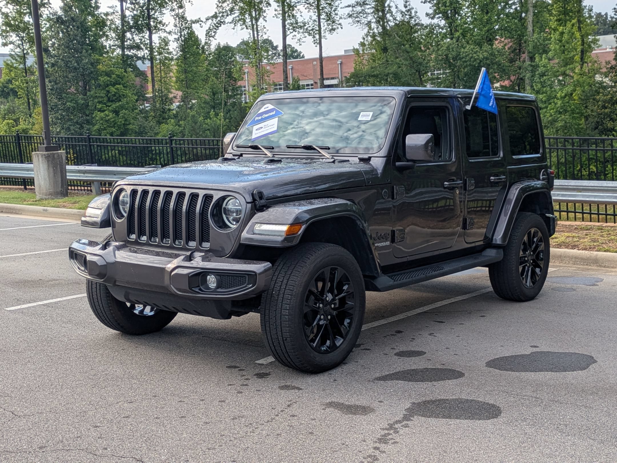 Used 2021 Jeep Wrangler Unlimited Sahara AWD/4WD image 8