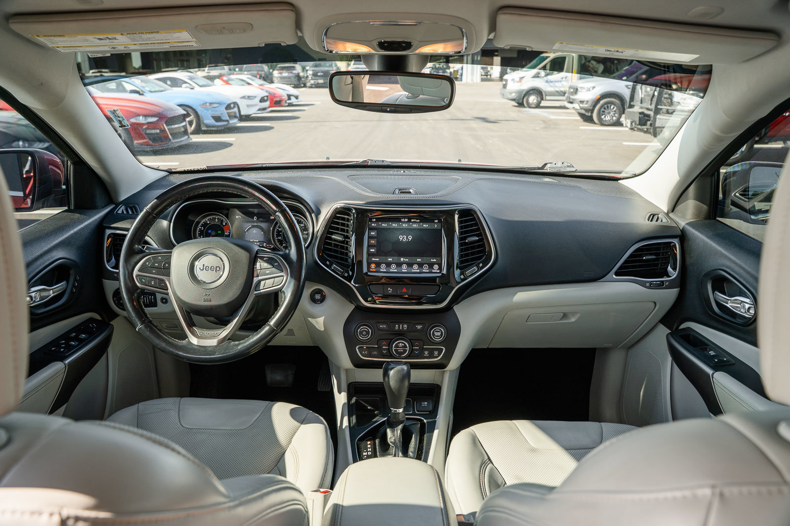 Used 2020 Jeep Cherokee Limited FWD image 28