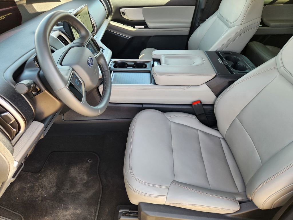 Certified 2025 Ford Expedition Active image 12