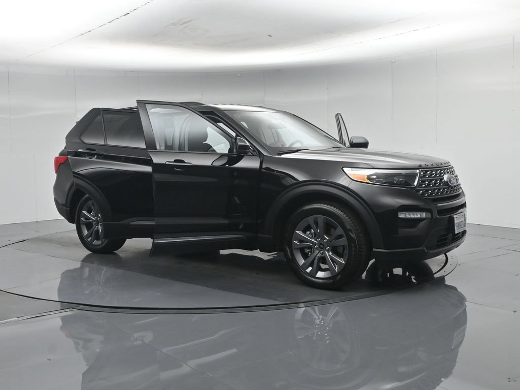 Certified 2023 Ford Explorer XLT w/ Equipment Group 202A RWD image 38