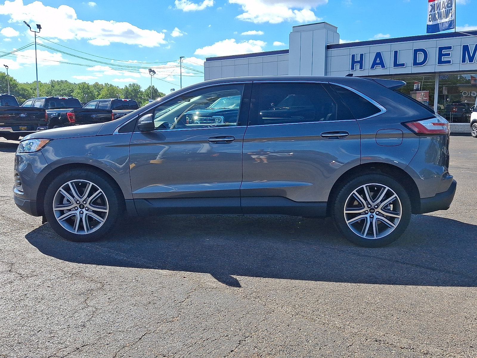 Certified 2023 Ford Edge Titanium AWD/4WD image 4