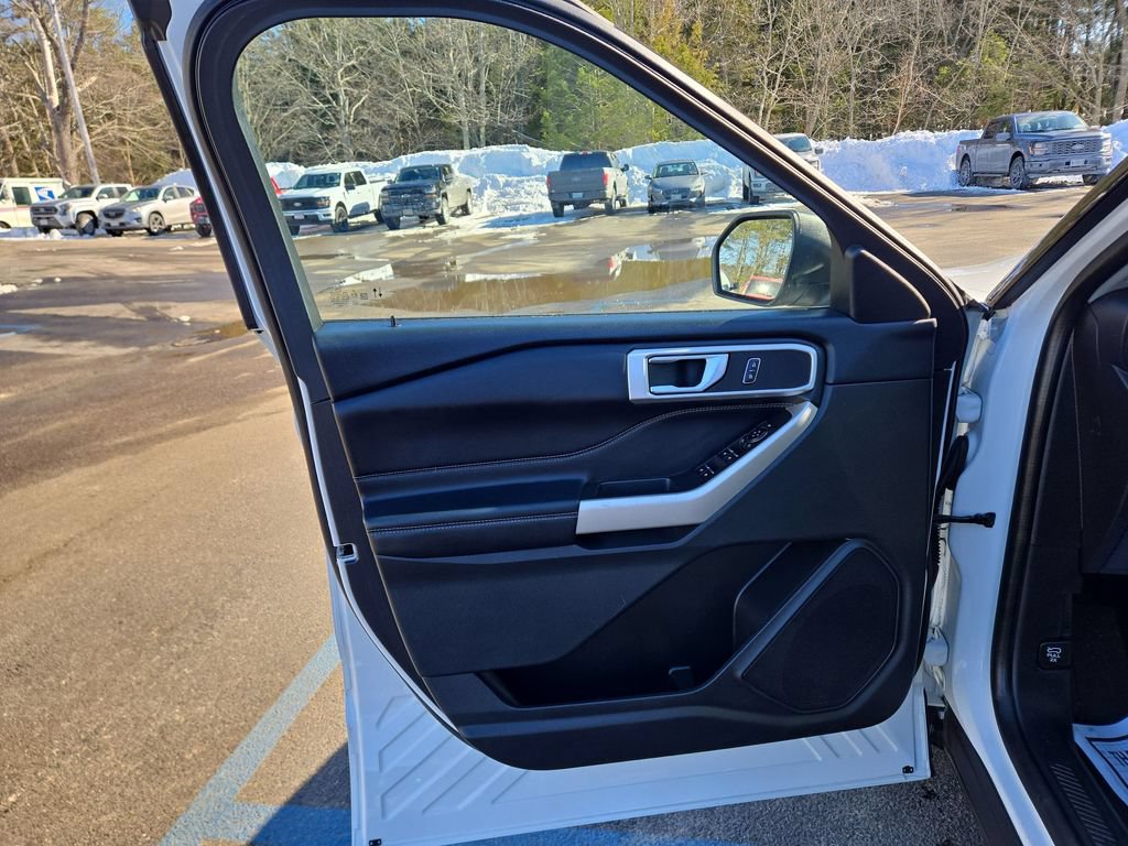 Certified 2023 Ford Explorer XLT w/ Equipment Group 202A AWD/4WD image 5