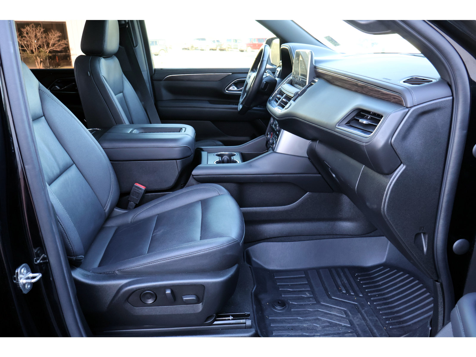 Used 2022 Chevrolet Tahoe Z71 w/ Z71 Off-Road Package AWD/4WD image 18