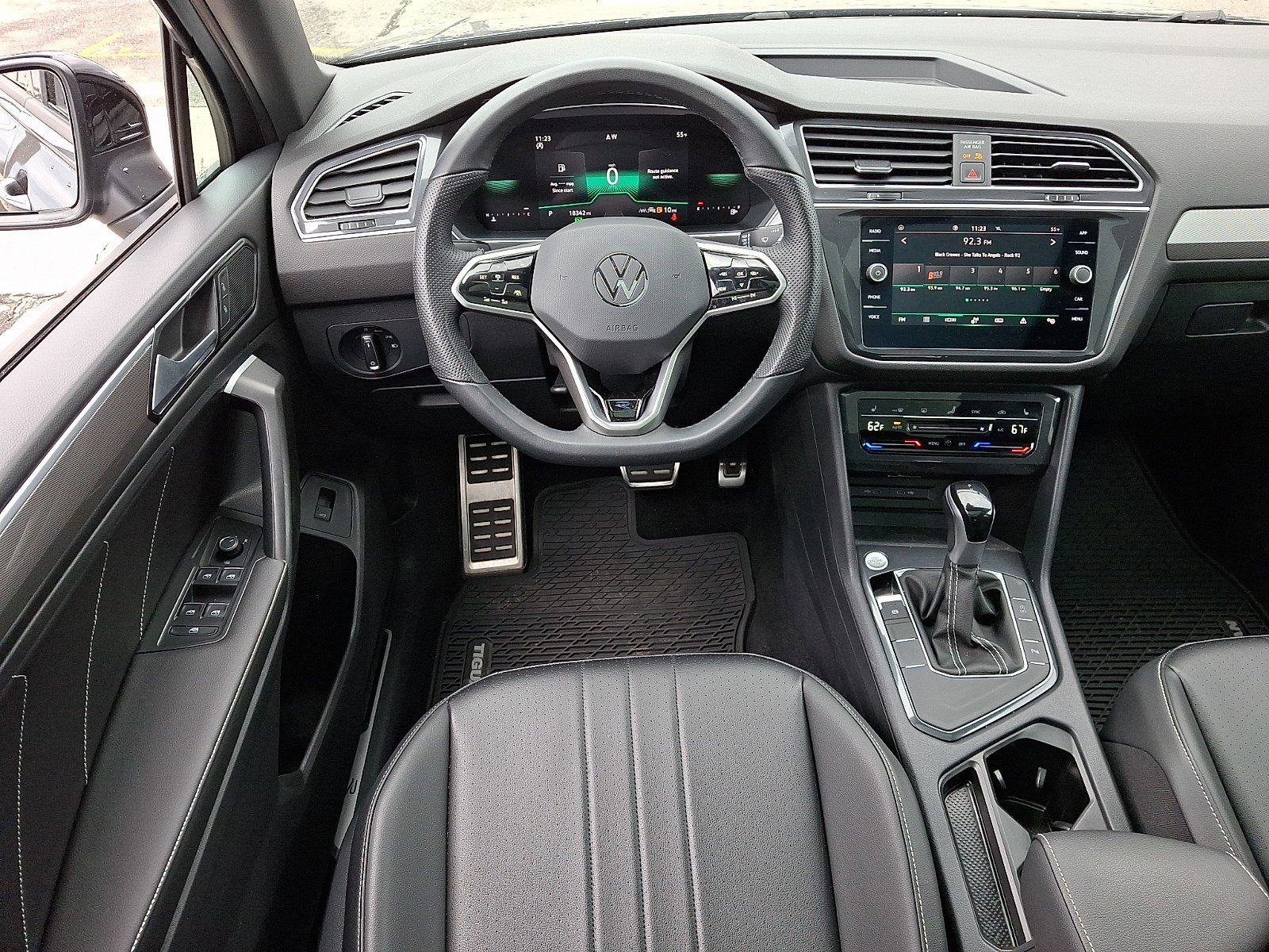 Used 2024 Volkswagen Tiguan SE R-Line FWD image 11