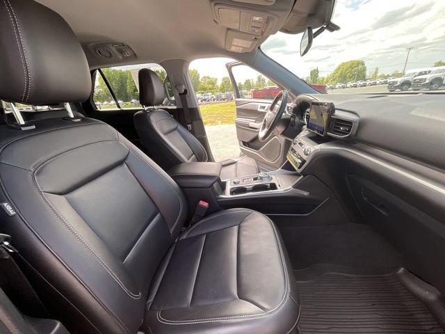 Certified 2022 Ford Explorer XLT w/ Equipment Group 202A AWD/4WD image 25