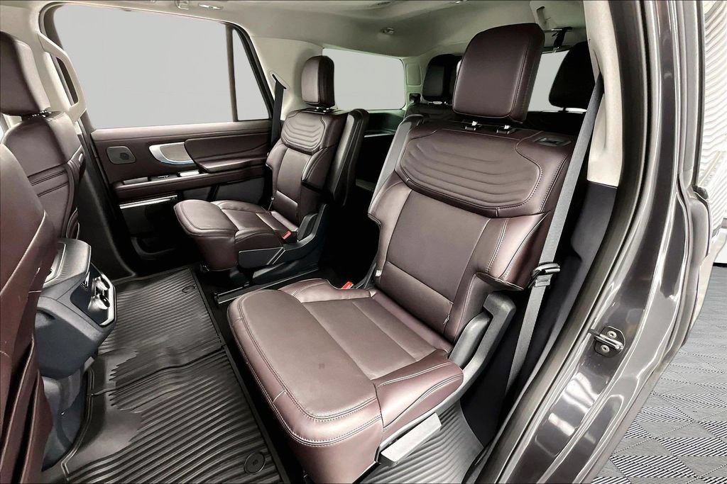 Certified 2025 Ford Expedition Platinum w/ Platinum Ultimate Package AWD/4WD image 26