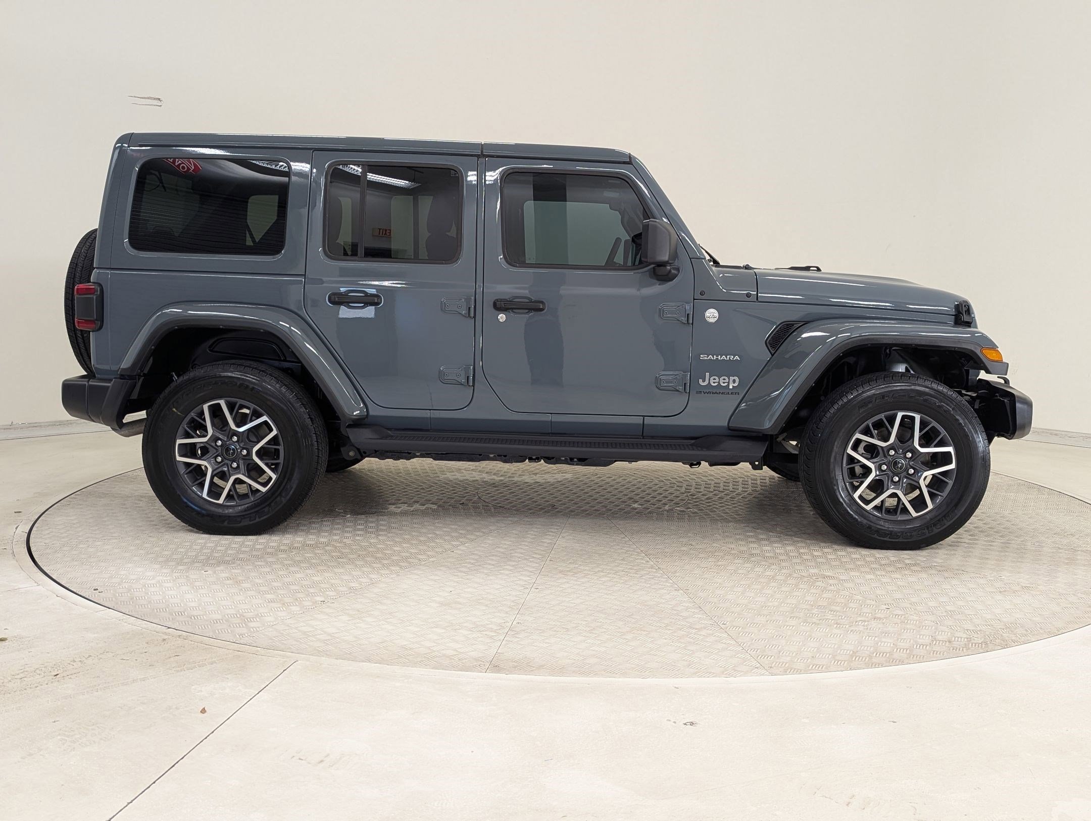 Used 2024 Jeep Wrangler Sahara image 6