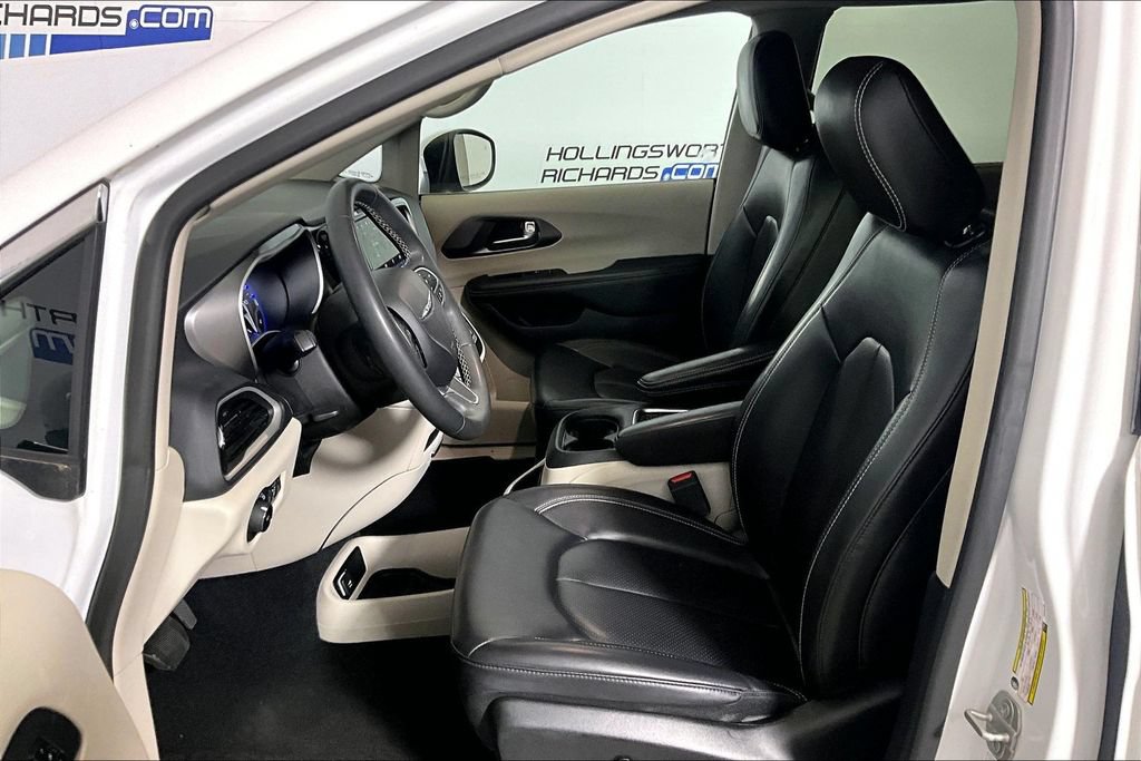Used 2023 Chrysler Pacifica Touring-L FWD image 20