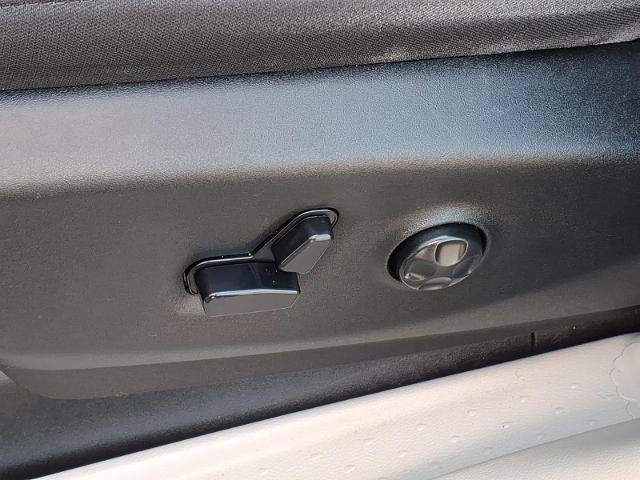 Used 2019 Chrysler Pacifica Touring Plus w/ Advanced Safetytec Group FWD image 16