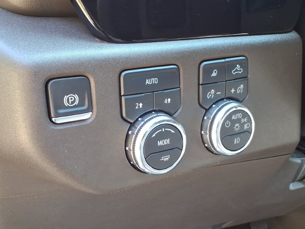Used 2025 GMC Sierra 1500 SLT AWD/4WD image 25