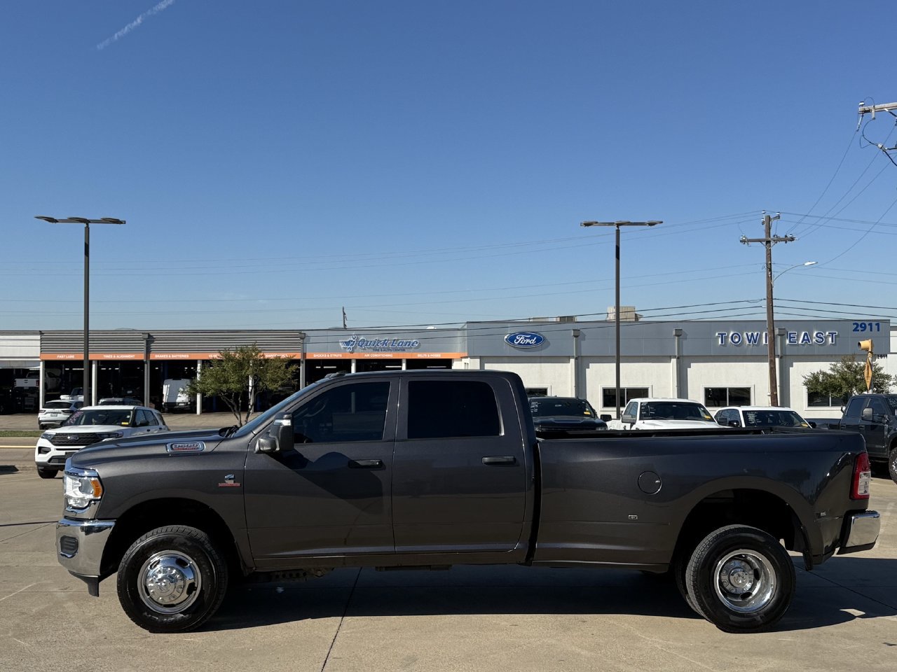 Used 2024 RAM 3500 Tradesman w/ Chrome Appearance Group AWD/4WD image 3