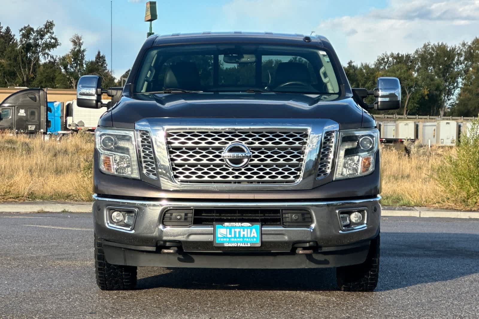 Used 2017 Nissan Titan SL AWD/4WD image 10