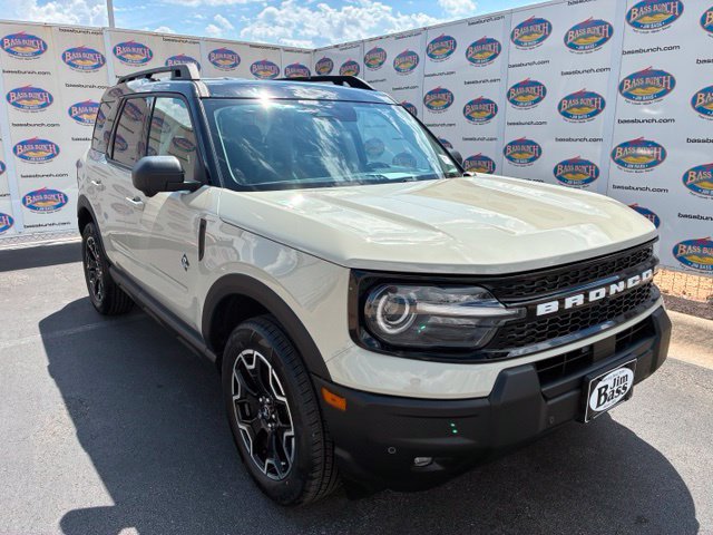 Certified 2025 Ford Bronco Sport Outer Banks w/ Outer Banks Tech Package+ AWD/4WD image 2