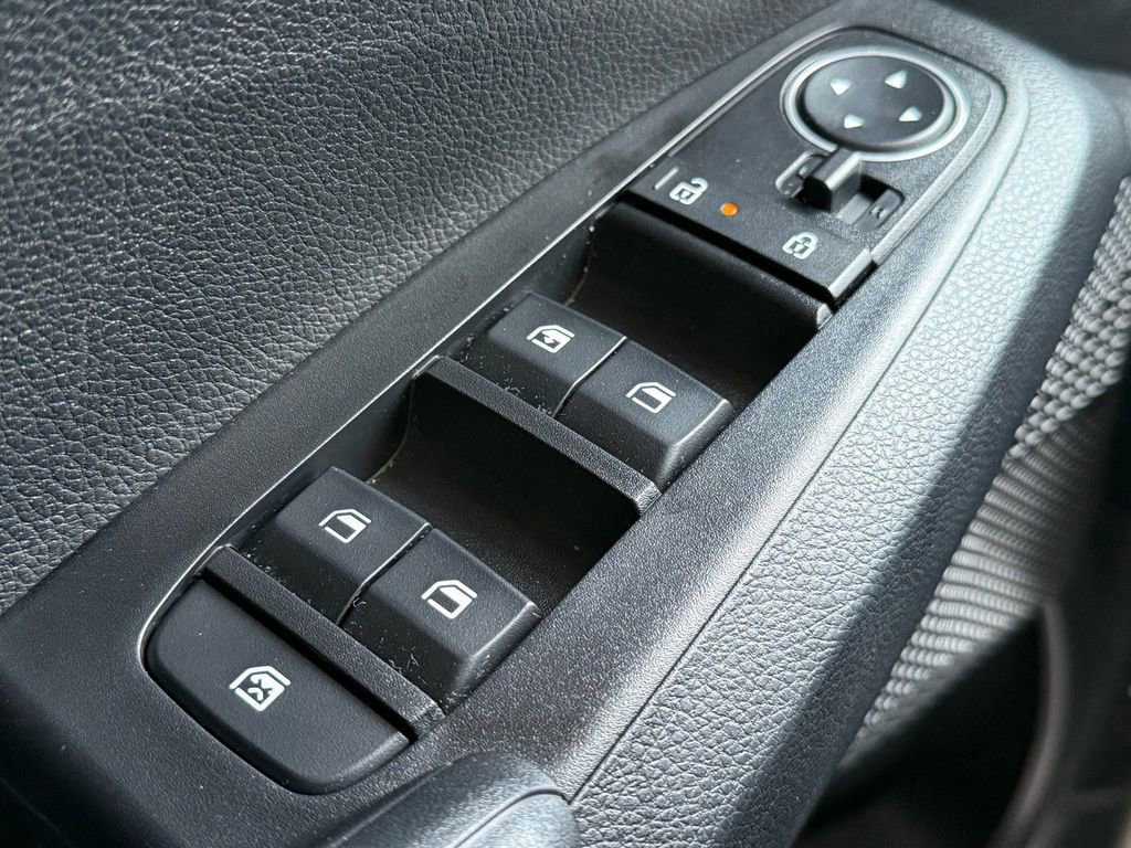 Used 2025 Kia Seltos LX image 16