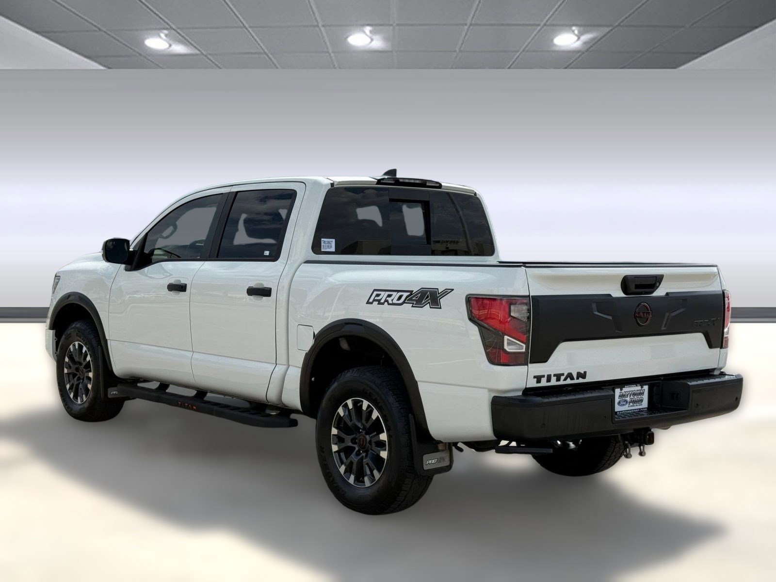 Used 2024 Nissan Titan PRO-4X w/ Pro-4x Convenience Package image 4