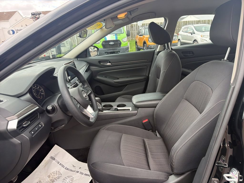 Used 2025 Nissan Altima 2.5 SV FWD image 27
