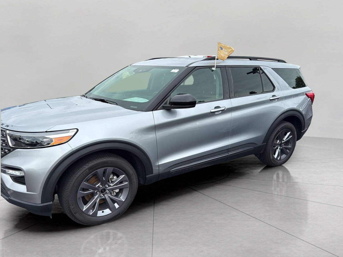 Certified 2023 Ford Explorer XLT w/ Equipment Group 202A AWD/4WD image 12