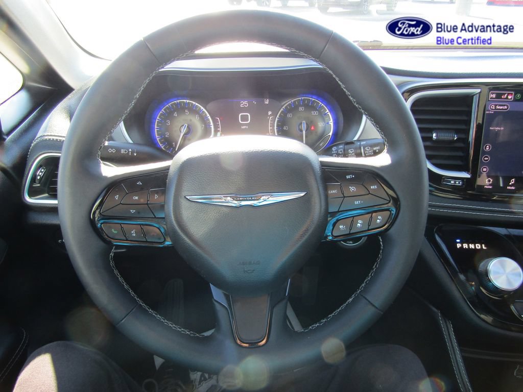 Used 2025 Chrysler Pacifica Limited FWD image 15