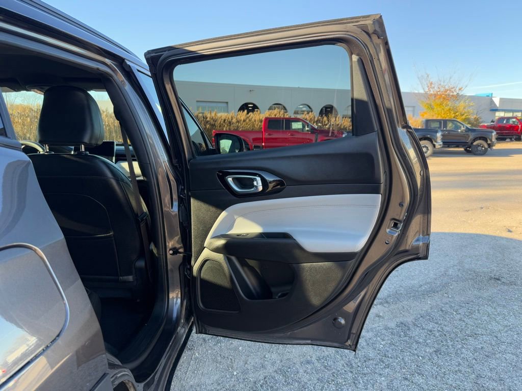 Used 2024 Jeep Compass Limited image 19