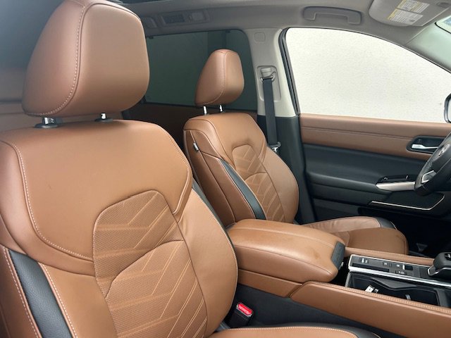 Used 2024 Nissan Pathfinder Platinum w/ Cargo Package FWD image 10