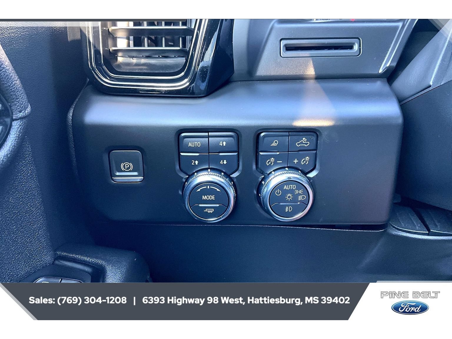 Used 2023 GMC Sierra 1500 AT4 w/ AT4 Premium Package AWD/4WD image 23