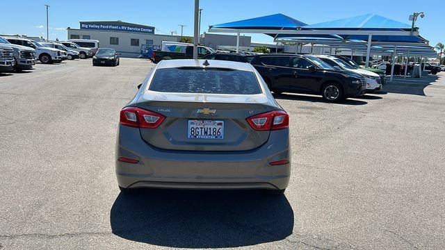 Used 2018 Chevrolet Cruze LT w/ Convenience Package FWD image 4