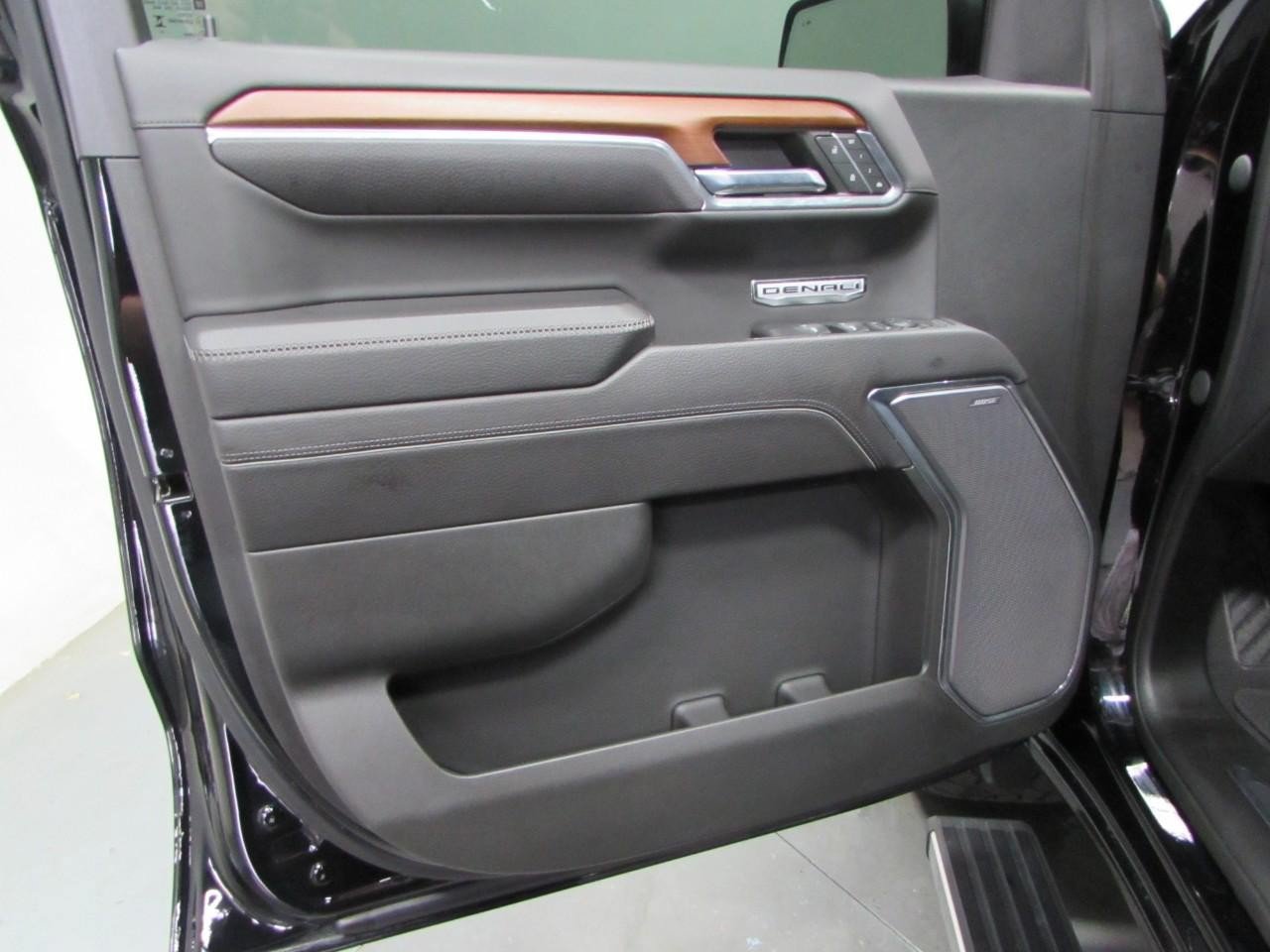 Used 2023 GMC Sierra 1500 Denali w/ Denali Reserve Package AWD/4WD image 12