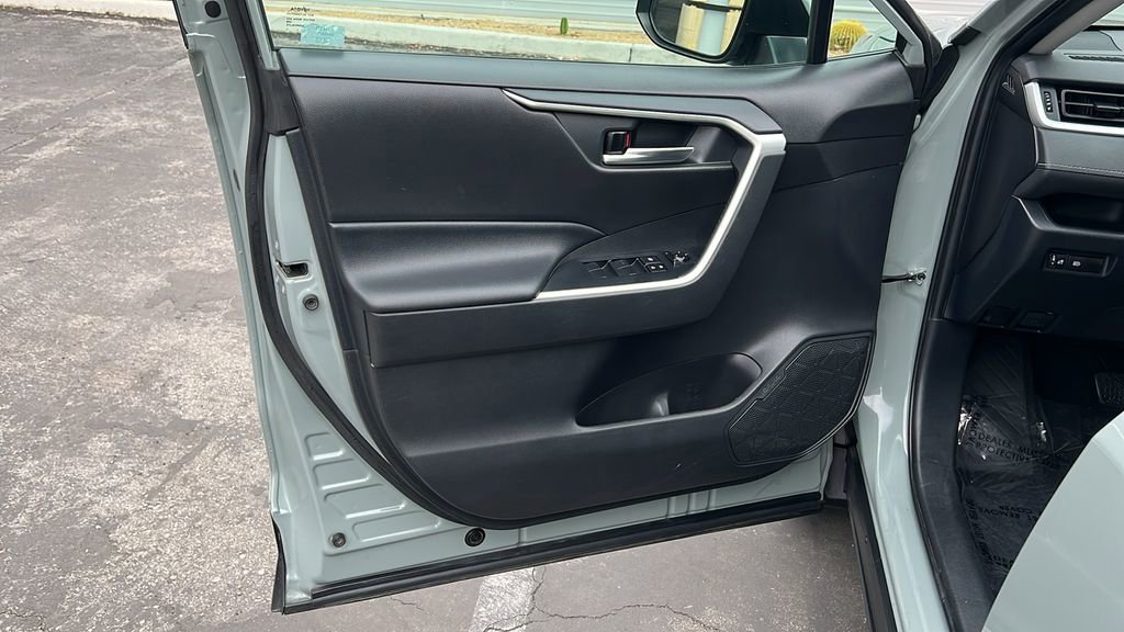 Used 2020 Toyota RAV4 XLE w/ All Weather Liner Package FWD image 15