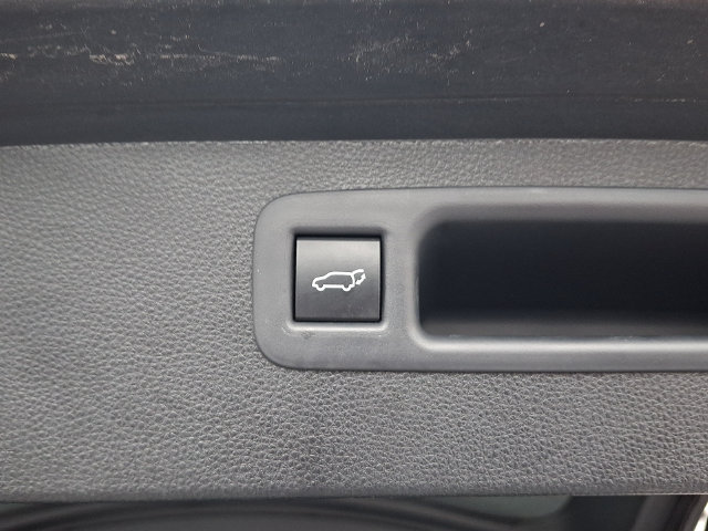 Used 2022 Toyota Highlander XSE AWD/4WD image 32