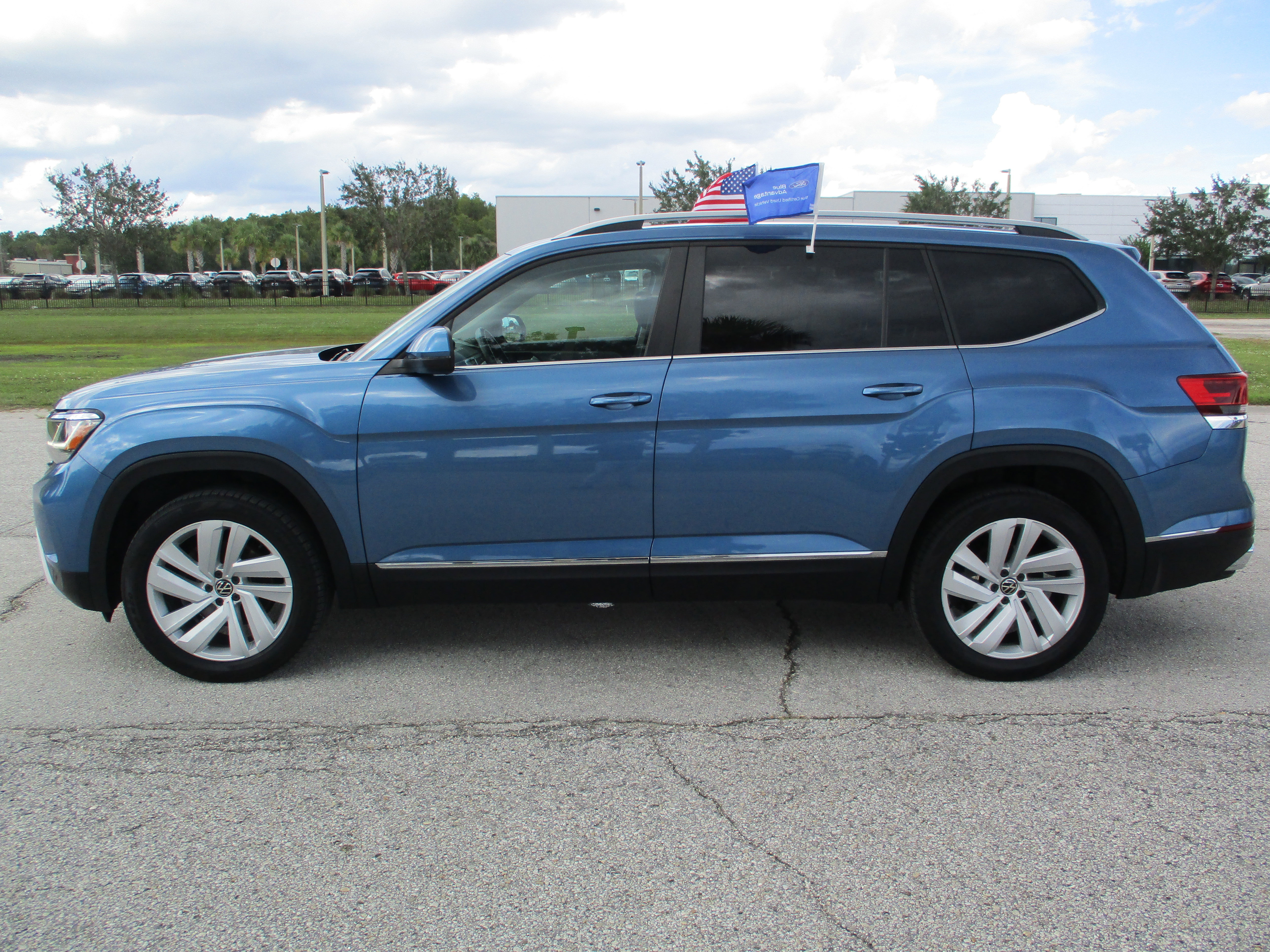 Used 2021 Volkswagen Atlas SEL image 2
