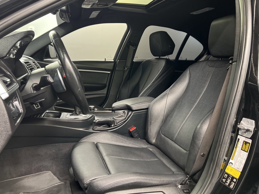 Used 2018 BMW 330i xDrive Sedan w/ Convenience Package image 26