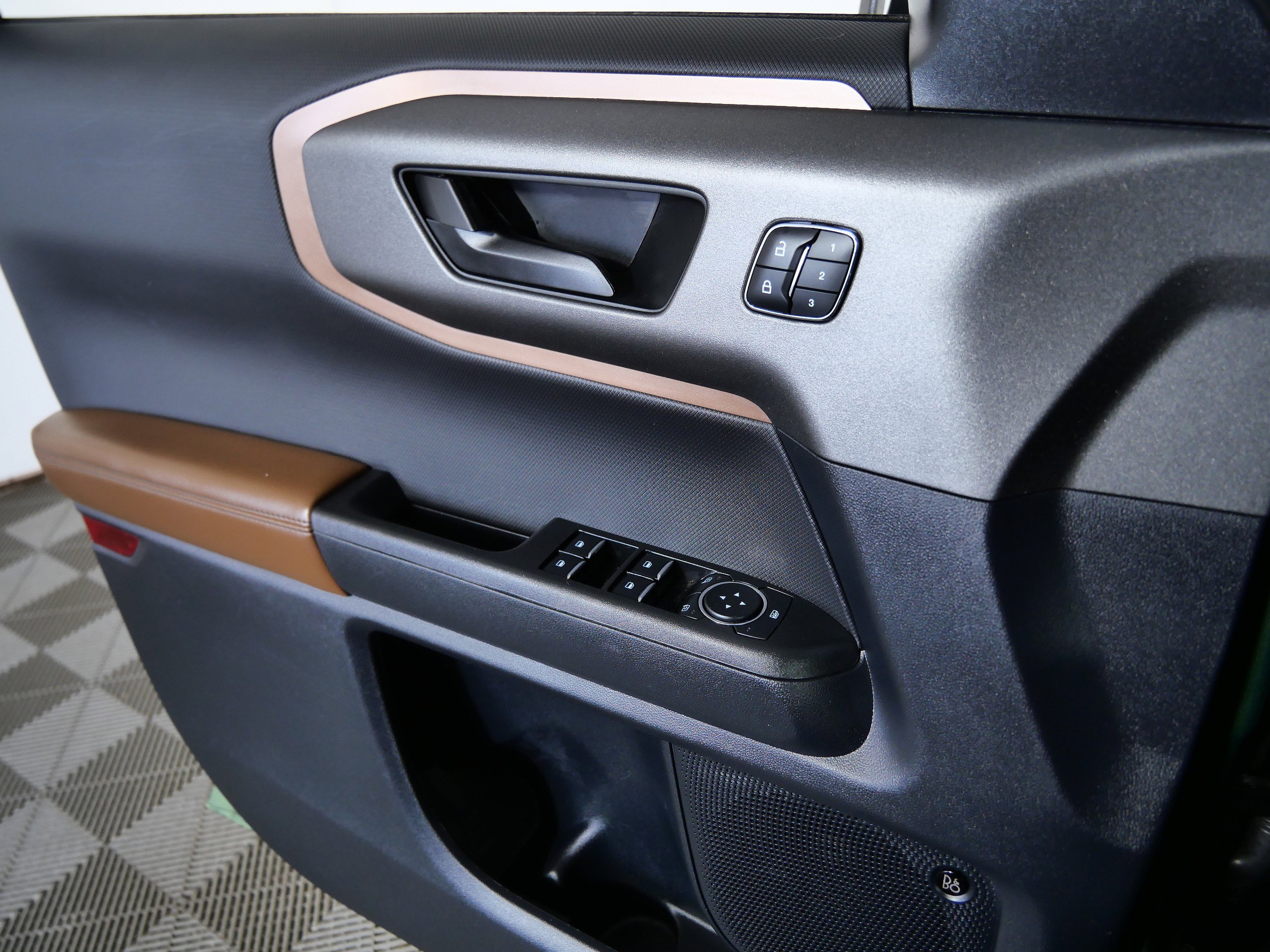 Certified 2025 Ford Bronco Sport Outer Banks w/ Outer Banks Tech Package+ AWD/4WD image 27