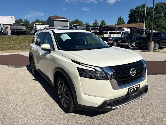 Used 2024 Nissan Pathfinder SL w/ SL Premium Package AWD/4WD image 13