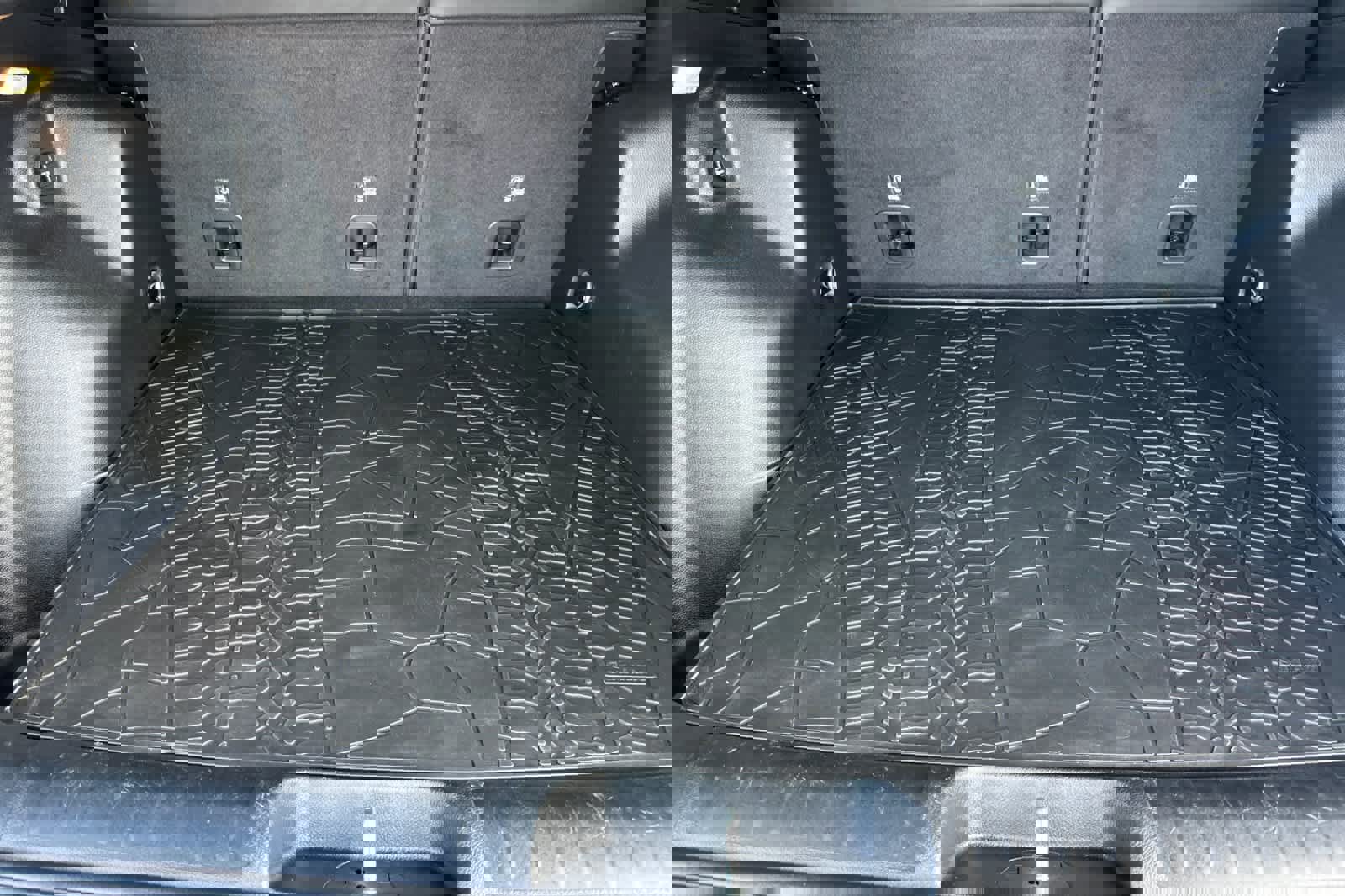 Used 2019 Jeep Cherokee Latitude Plus w/ Comfort/Convenience Group image 15