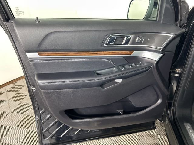 Certified 2018 Ford Explorer Limited w/ Equipment Group 301A AWD/4WD image 10