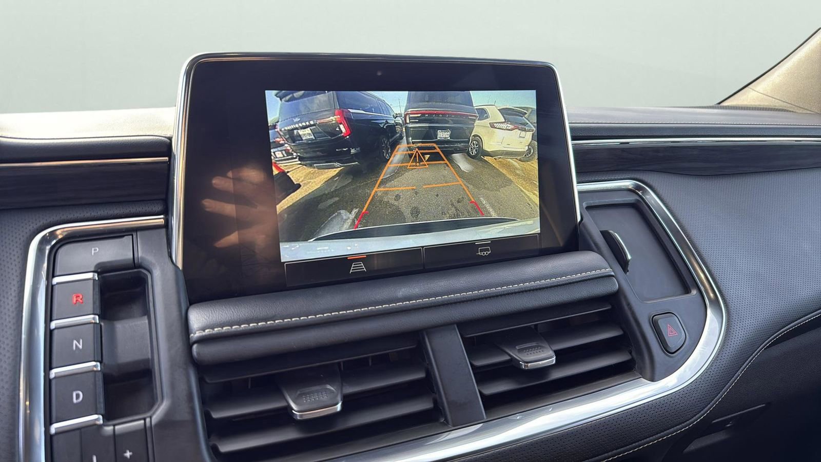 Used 2023 GMC Yukon XL SLT image 16