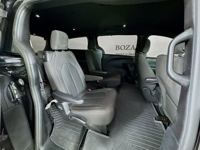 Used 2021 Chrysler Pacifica Touring w/ S Appearance Package image 31