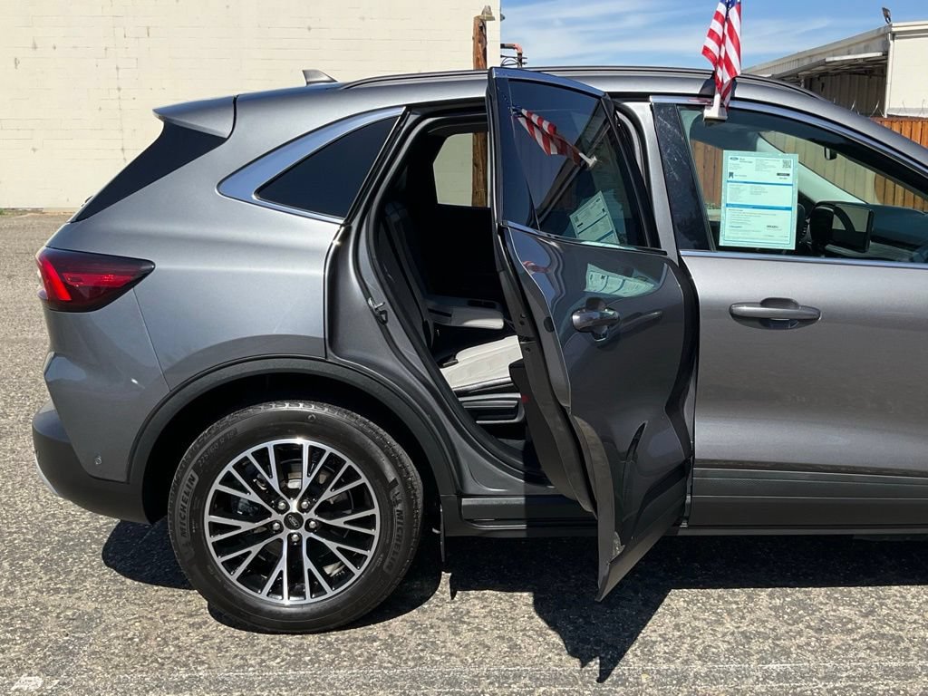 Certified 2024 Ford Escape SE w/ PHEV Premium Package FWD image 23
