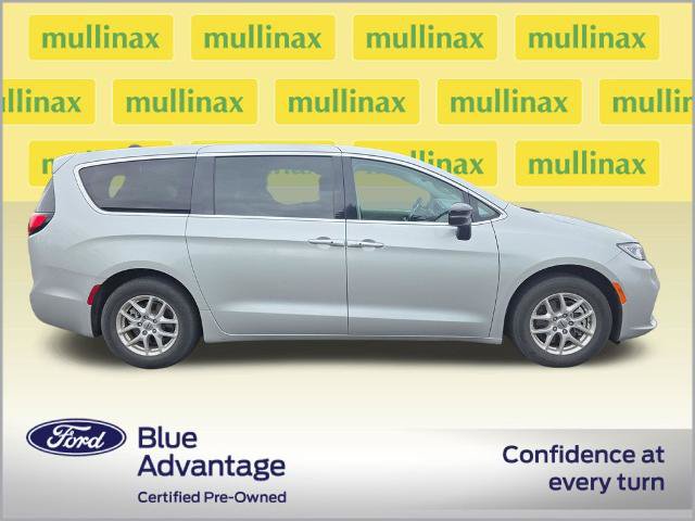 Used 2024 Chrysler Pacifica Touring-L FWD video 2