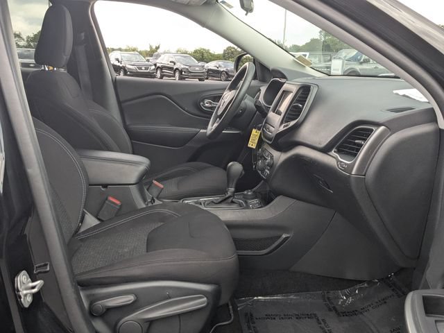 Used 2019 Jeep Cherokee Latitude w/ Popular Appearance Group AWD/4WD image 25