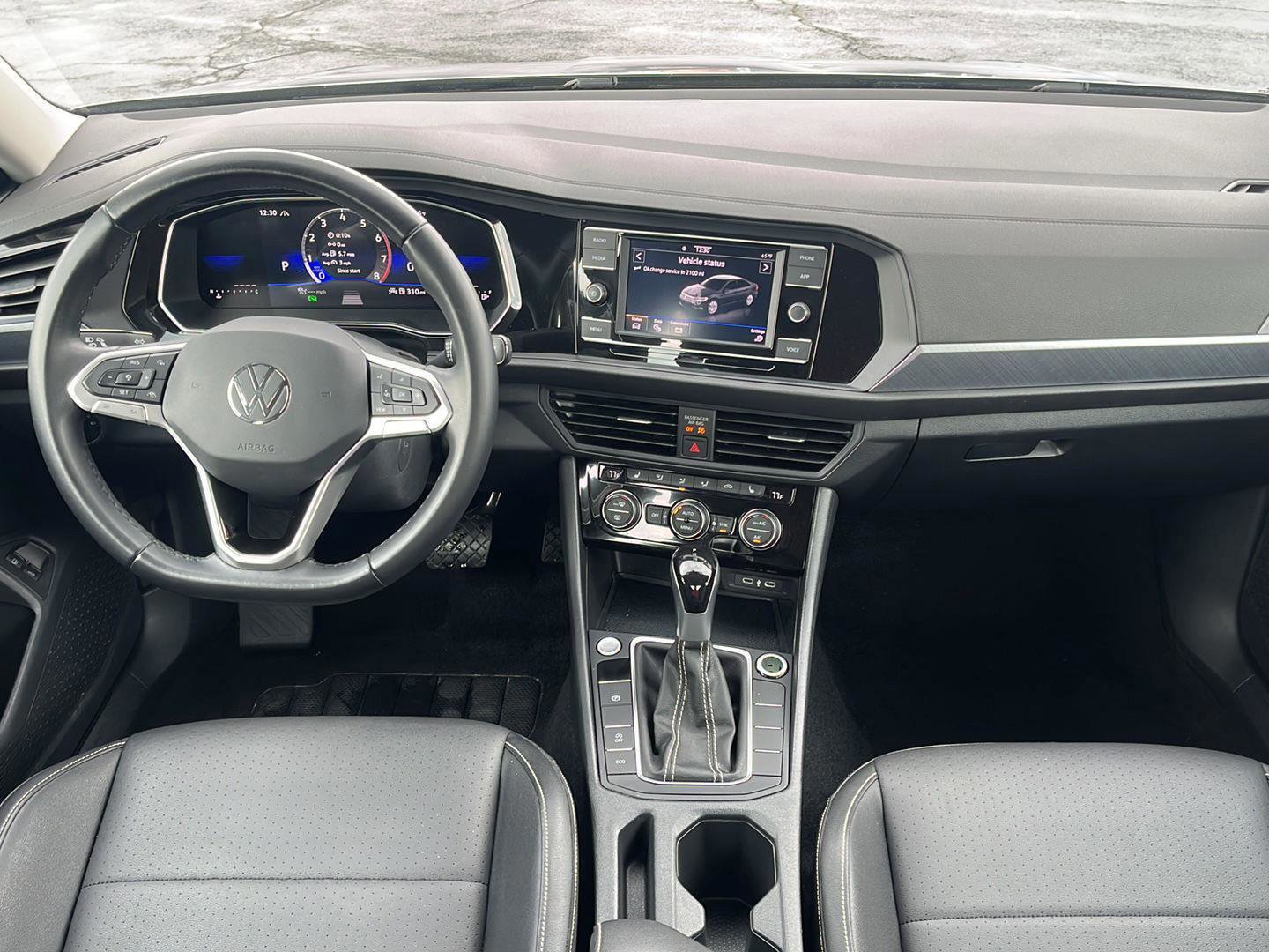 Used 2024 Volkswagen Jetta SE image 17