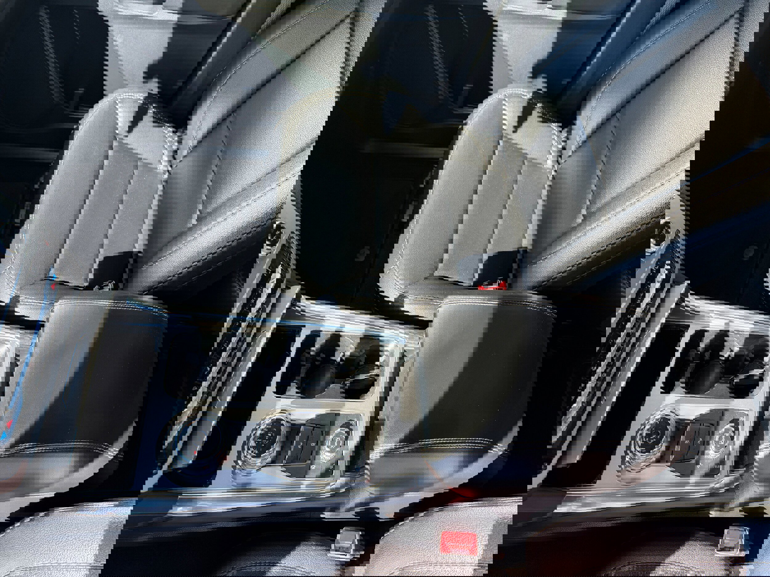 Certified 2020 Ford Explorer XLT w/ Equipment Group 202A image 25