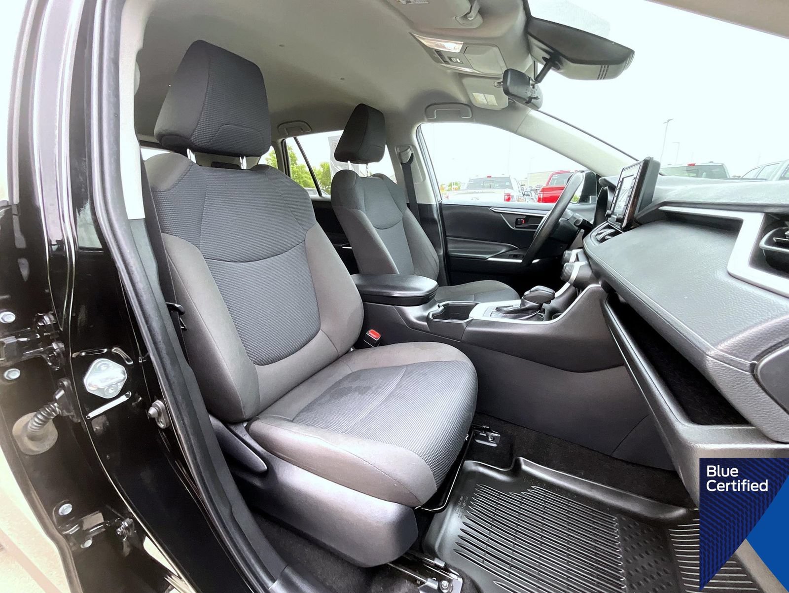Used 2022 Toyota RAV4 LE AWD/4WD image 16