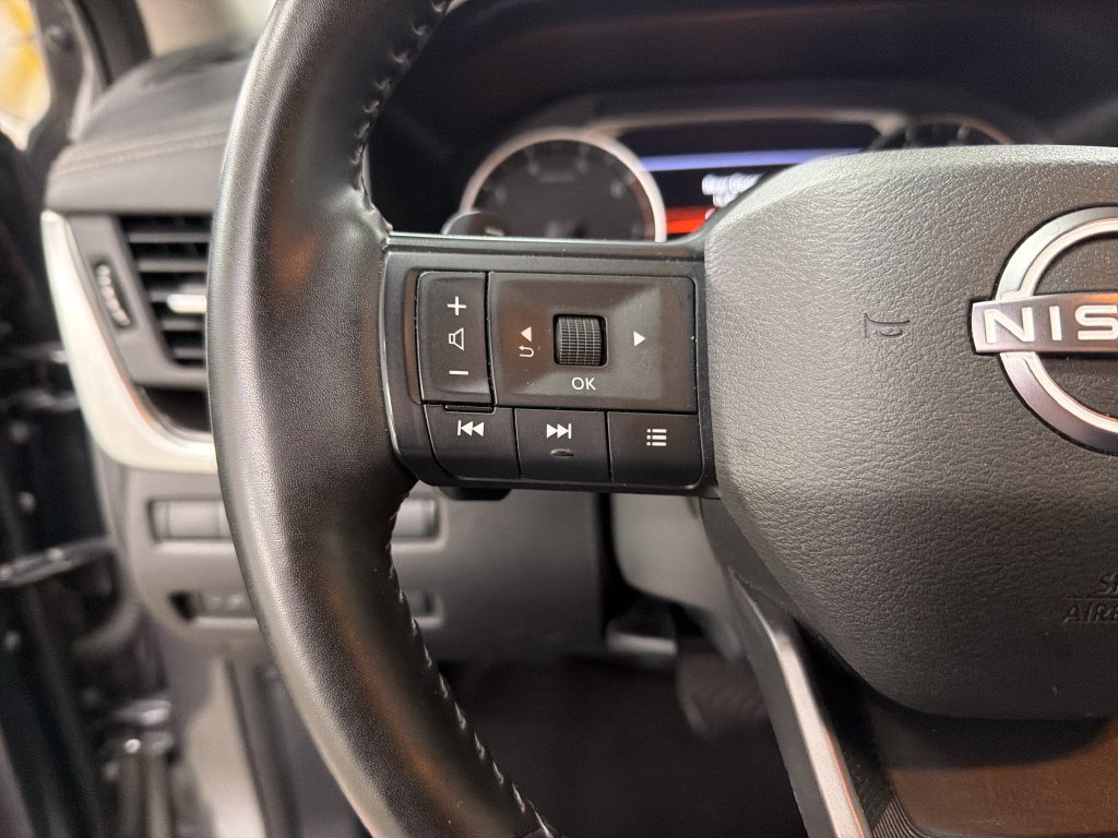Used 2025 Nissan Rogue SV FWD image 18