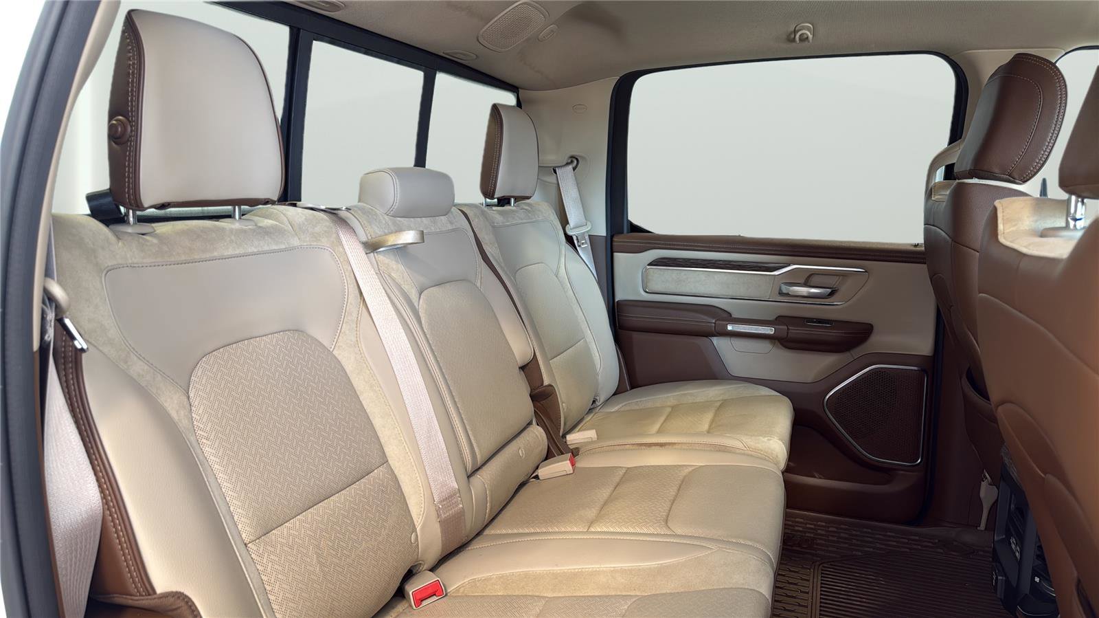 Used 2019 RAM 1500 Laramie AWD/4WD image 17