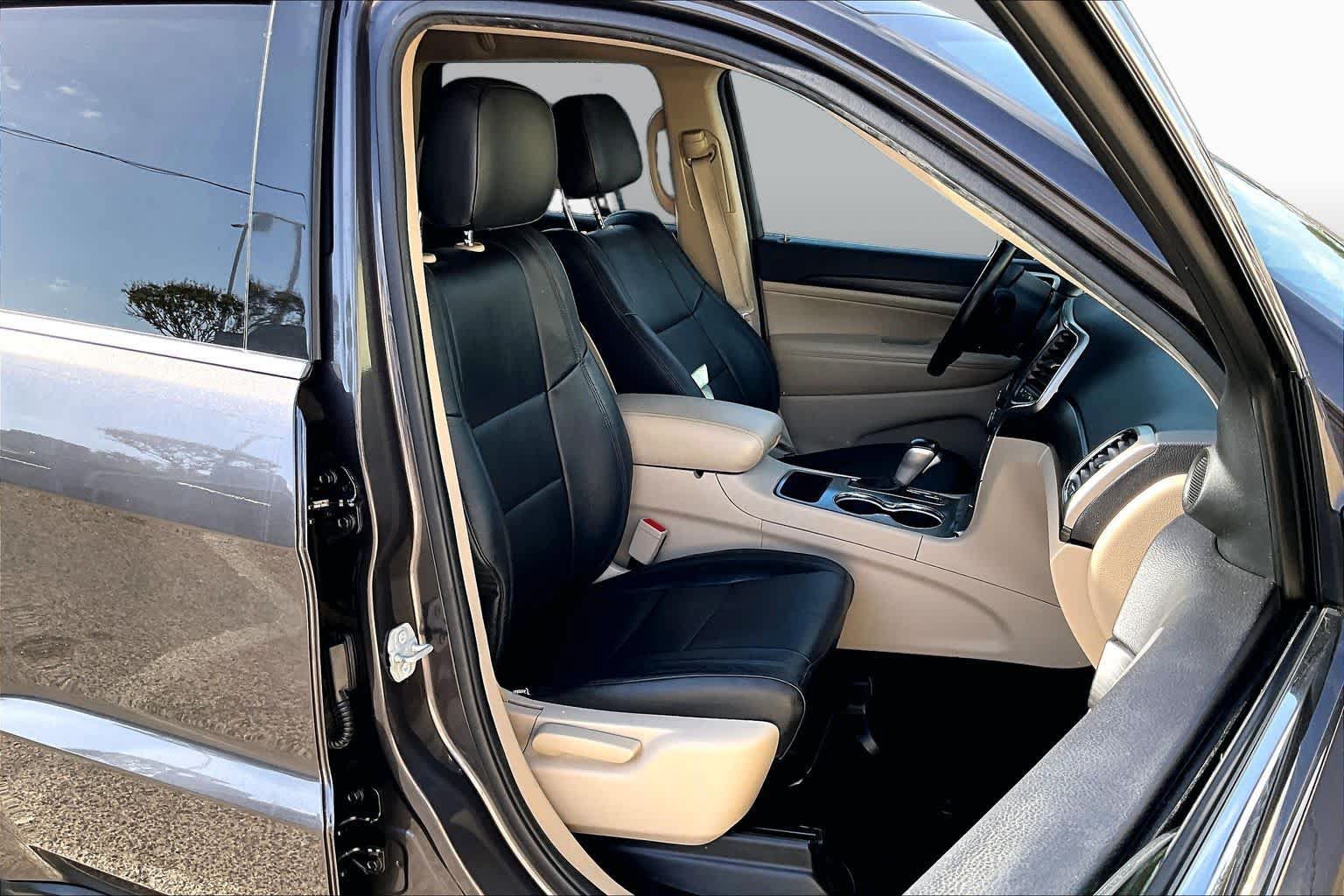 Used 2020 Jeep Grand Cherokee Laredo RWD image 9