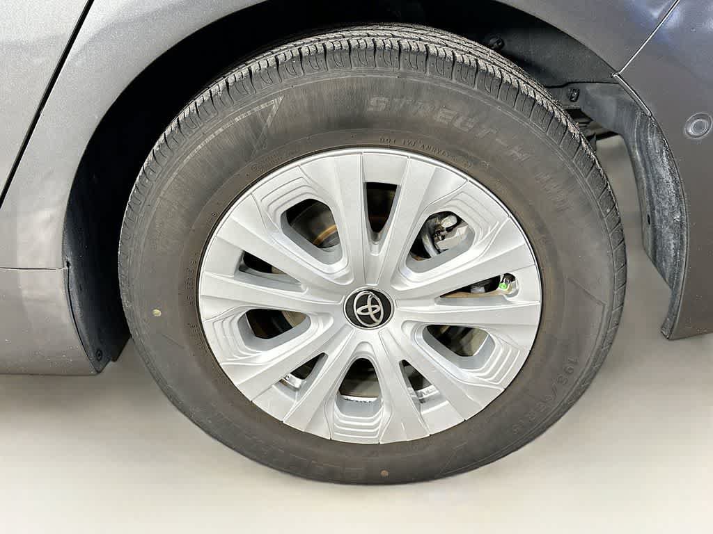 Used 2022 Toyota Prius LE FWD image 8