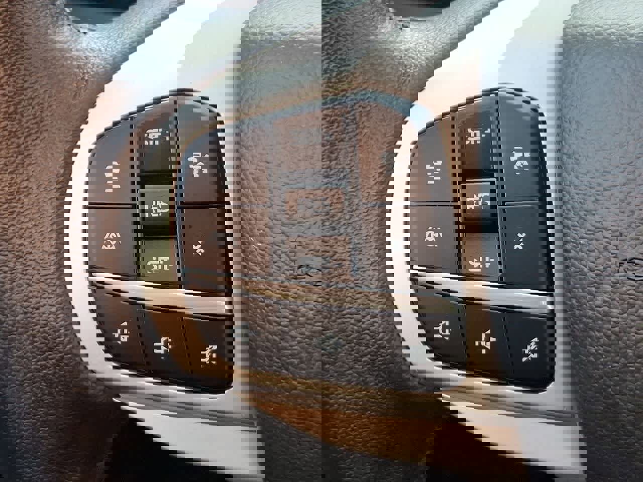 Certified 2022 Ford Explorer XLT w/ Equipment Group 202A image 23